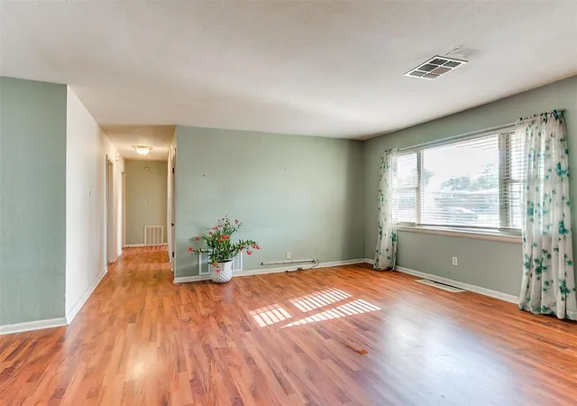 Photo 1 of Sale Pending at 4015 N Chapman Ave, Shawnee, OK 74804 | MLS# 1249404 | Listing updated on 2026-09-21