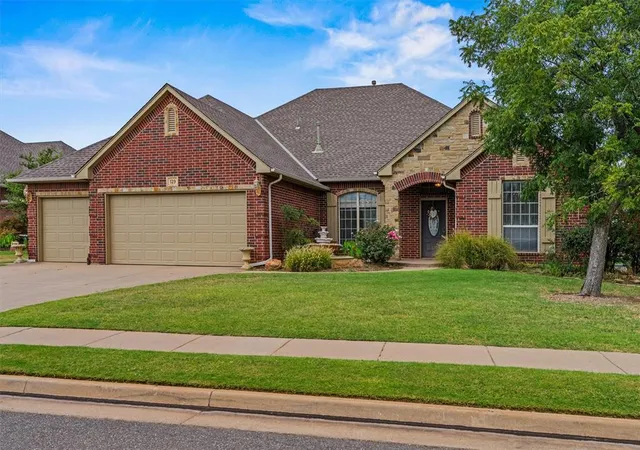 Photo 1 of Single family home for sale at 129 Bonaire Dr, Edmond, OK 73013 | MLS# 1249408 | Listing updated on 2026-10-07