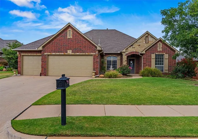 Photo 2 of Single family home for sale at 129 Bonaire Dr, Edmond, OK 73013 | MLS# 1249408 | Listing updated on 2026-10-07