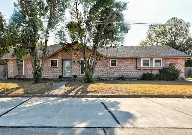 Single family home for sale at 8801 Oakridge Dr, Oklahoma City, OK 73110 | MLS# 1249446