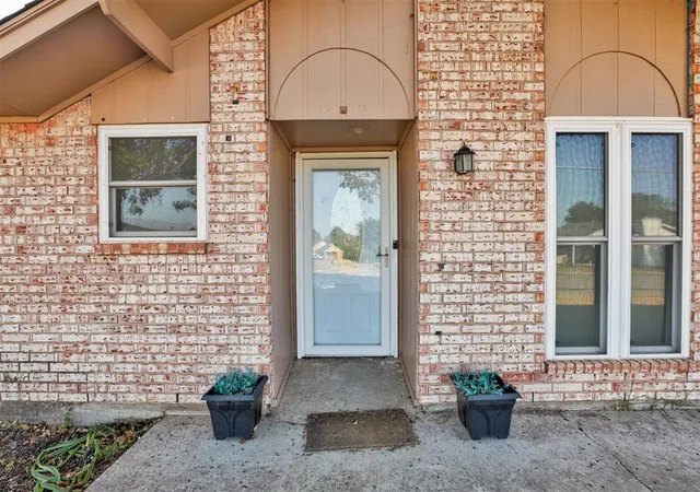 Photo 3 of Single family home for sale at 8801 Oakridge Dr, Oklahoma City, OK 73110 | MLS# 1249446 | Listing updated on 2026-10-09
