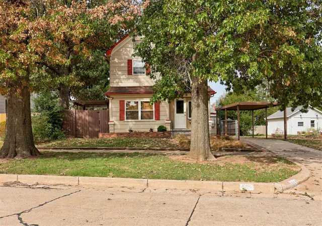 Photo 2 of Single family home for sale at 405 N Park Pl, Guthrie, OK 73044 | MLS# 1249471 | Listing updated on 2026-10-08