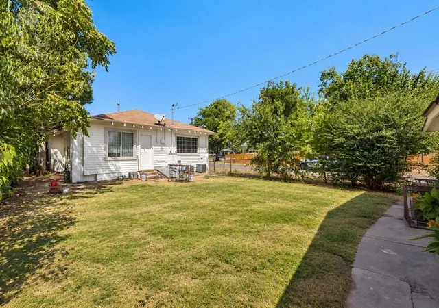 Photo 3 of House for sale at 1900 W Park Pl, Oklahoma City, OK 73106 | MLS# 1249473 | Listing updated on 2026-09-18