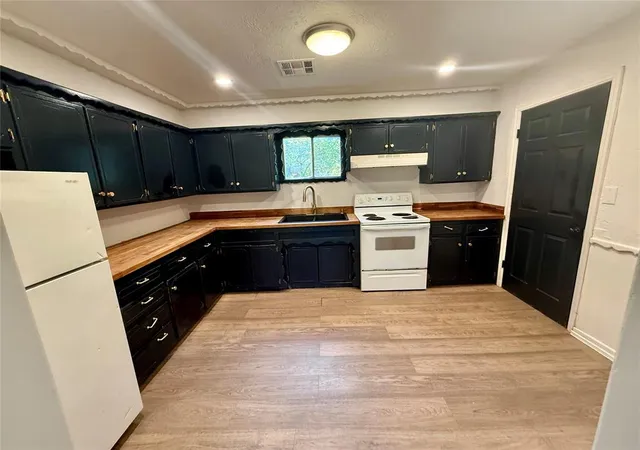 Photo 4 of Single family home for sale at 1330 NW 100th Street, Oklahoma City, OK 73114 | MLS# 1249492 | Listing updated on 2026-09-18