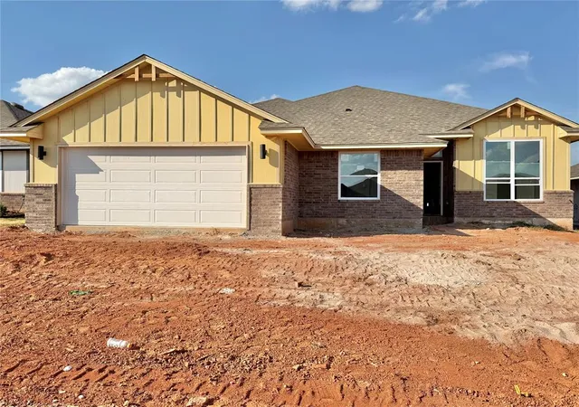 Photo 1 of Single family home for sale at 4007 Abingdon Dr, Norman, OK 73026 | MLS# 1249499 | Listing updated on 2026-10-02