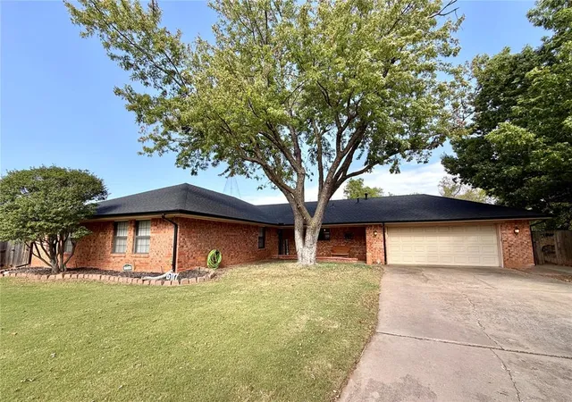 Single family home for sale at 2706 Timber Ct, Chickasha, OK 73018 | MLS# 1249506