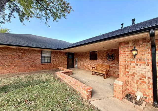 Photo 3 of Single family home for sale at 2706 Timber Ct, Chickasha, OK 73018 | MLS# 1249506 | Listing updated on 2026-09-25