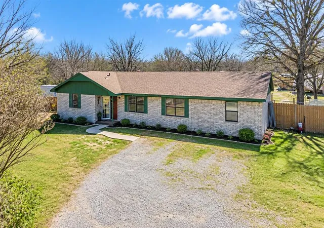 Photo 3 of Single family home for sale at 2857 Bussell Ridge Rd, Ardmore, OK 73401 | MLS# 1249512 | Listing updated on 2026-09-17
