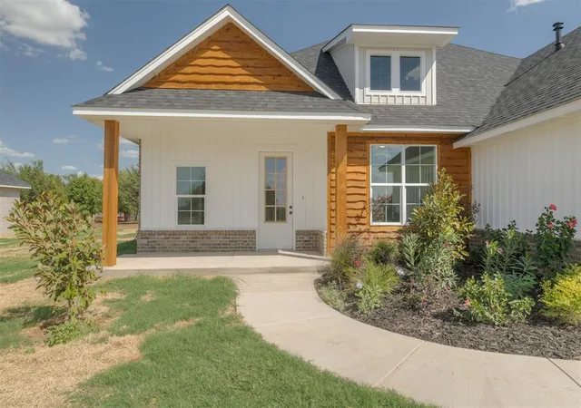 Photo 1 of Single family home for sale at 1900 Cattle Dr, Guthrie, OK 73044 | MLS# 1249537 | Listing updated on 2026-09-18