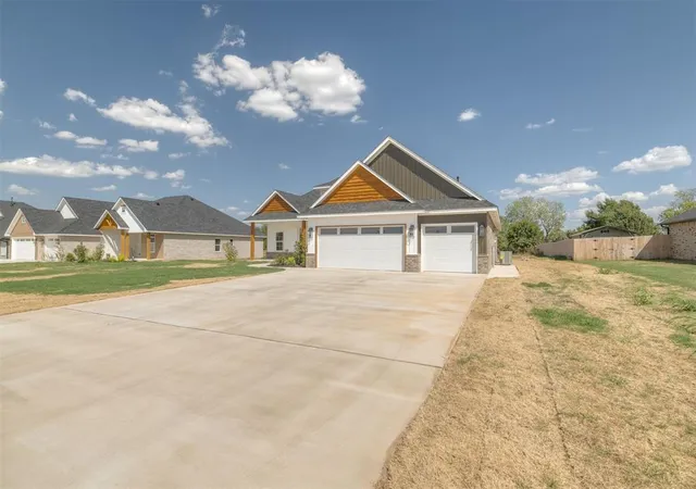 Photo 2 of Single family home for sale at 1900 Cattle Dr, Guthrie, OK 73044 | MLS# 1249537 | Listing updated on 2026-09-18