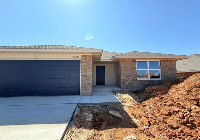 Photo 2 of Single family home for sale at 21236 Se 31st Street, Harrah, OK 73045 | MLS# 1249545 | Listing updated on 2026-09-18