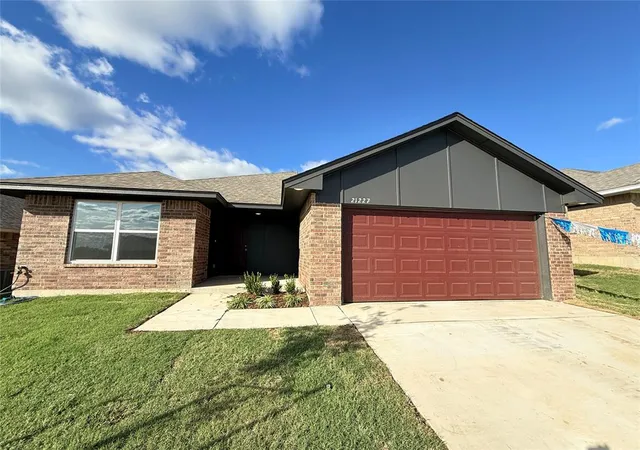 Photo 1 of Single family home for sale at 21227 Se 32nd Street, Harrah, OK 73045 | MLS# 1249546 | Listing updated on 2026-10-19