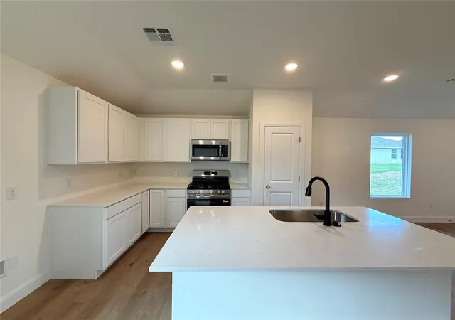 Photo 3 of Single family home for sale at 21227 Se 32nd Street, Harrah, OK 73045 | MLS# 1249546 | Listing updated on 2026-10-19