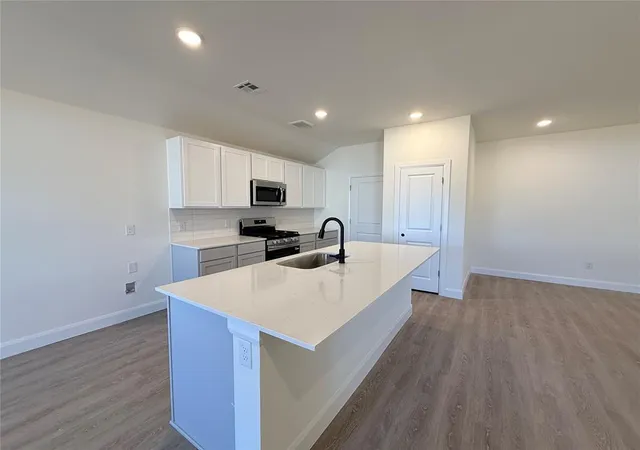 Photo 3 of Single family home for sale at 21231 Se 32nd Street, Harrah, OK 73045 | MLS# 1249548 | Listing updated on 2026-10-09