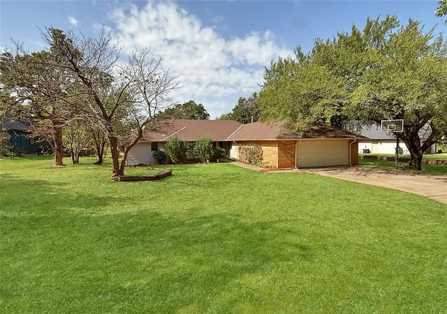 Photo 2 of Single family home for sale at 8225 Pleasant Oaks Dr, Edmond, OK 73034 | MLS# 1249564 | Listing updated on 2026-10-07