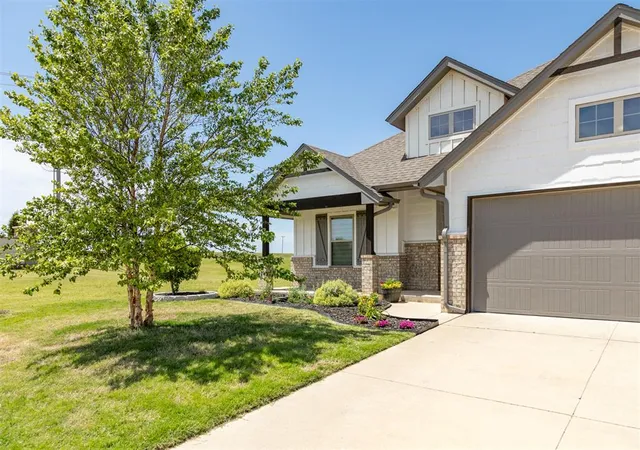 Photo 3 of Single family home for sale at 704 Side Trak Rd, Yukon, OK 73099 | MLS# 1249571 | Listing updated on 2026-09-19