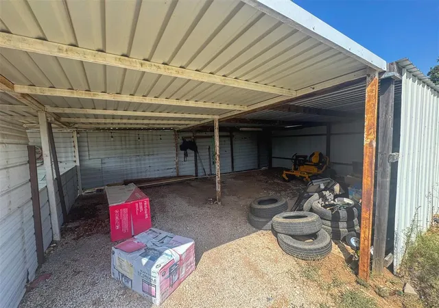 Photo 3 of Sale Pending at 18208 Gaddy Rd, Shawnee, OK 74801 | MLS# 1249583 | Listing updated on 2026-10-08