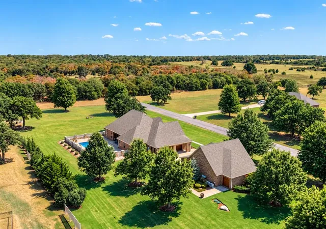 Photo 2 of Sale Pending at 5950 Cox Cyn Dr, Guthrie, OK 73044 | MLS# 1249586 | Listing updated on 2026-10-05