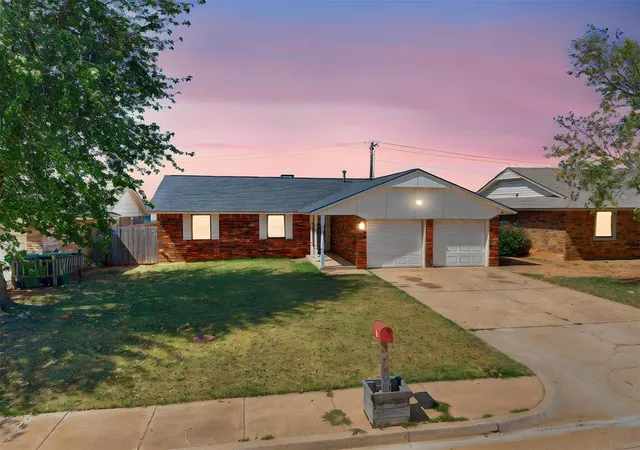 Photo 1 of Sale Pending at 601 Crown Dr, Yukon, OK 73099 | MLS# 1249599 | Listing updated on 2026-09-22