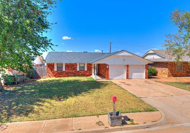 Photo 2 of Sale Pending at 601 Crown Dr, Yukon, OK 73099 | MLS# 1249599 | Listing updated on 2026-09-22