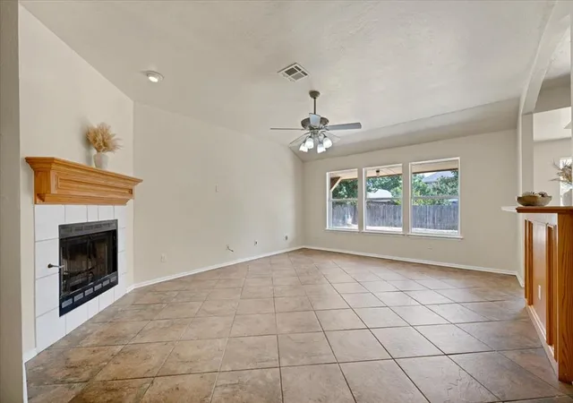 Photo 4 of Single family home for sale at 808 W Vickery Ave, Yukon, OK 73099 | MLS# 1249600 | Listing updated on 2026-10-07