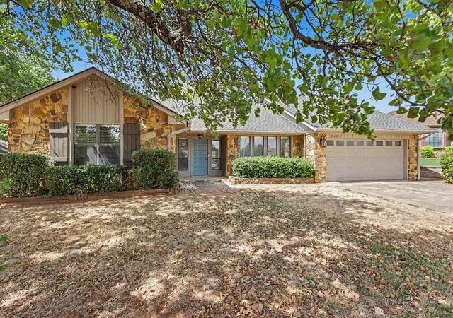 Photo 1 of Sale Pending at 2605 Brookside Ave, Edmond, OK 73034 | MLS# 1249611 | Listing updated on 2026-09-26
