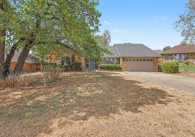 Photo 2 of Sale Pending at 2605 Brookside Ave, Edmond, OK 73034 | MLS# 1249611 | Listing updated on 2026-09-26