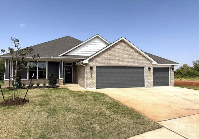 Single family home for sale at 14209 Upper Village Dr, Piedmont, OK 73078 | MLS# 1249617