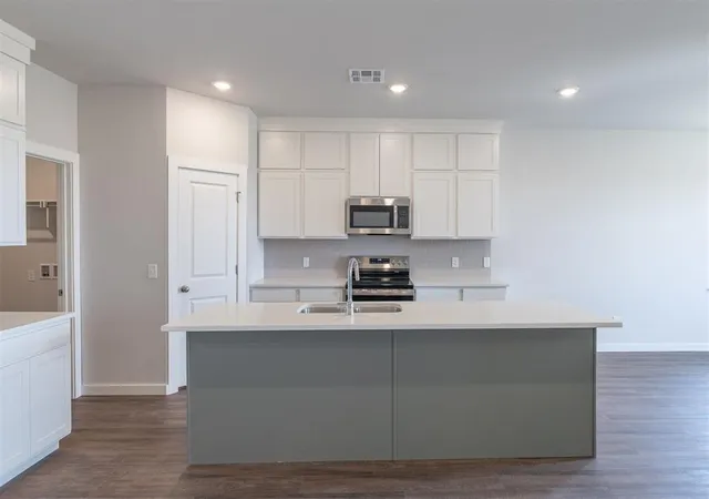 Photo 2 of Single family home for sale at 1721 Elm Cir, Tuttle, OK 73089 | MLS# 1249628 | Listing updated on 2026-09-22