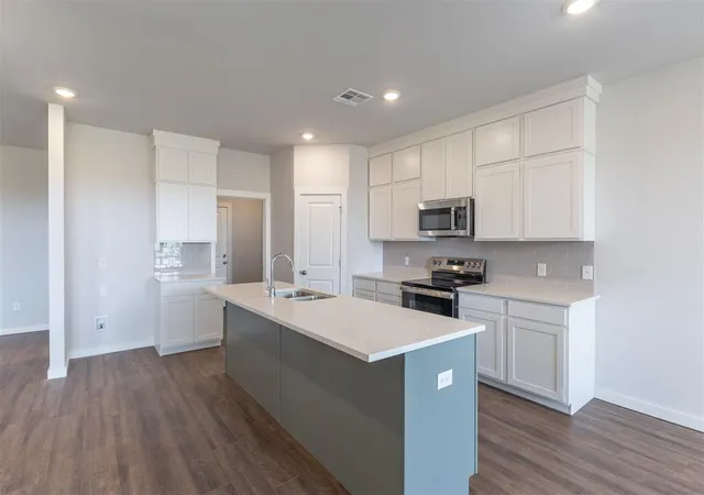 Photo 3 of Single family home for sale at 1721 Elm Cir, Tuttle, OK 73089 | MLS# 1249628 | Listing updated on 2026-10-06