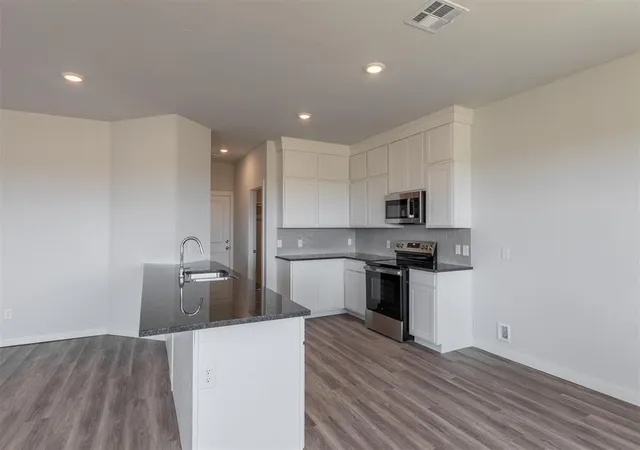 Photo 3 of Single family home for sale at 1725 Elm Cir, Tuttle, OK 73089 | MLS# 1249635 | Listing updated on 2026-10-06