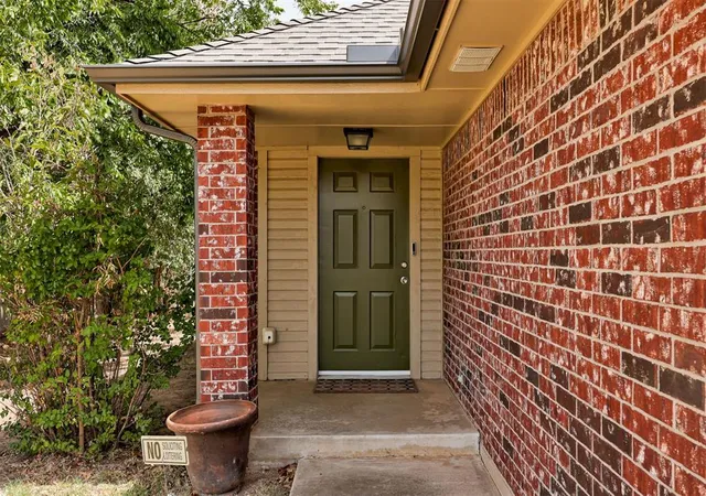 Photo 3 of Single family home for sale at 11400 Glade Ave, Oklahoma City, OK 73162 | MLS# 1249652 | Listing updated on 2026-10-15