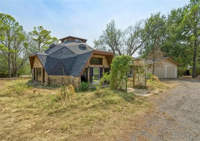 Photo 1 of Single family home for sale at 201 Skyridge Trl, Noble, OK 73068 | MLS# 1249660 | Listing updated on 2026-10-05