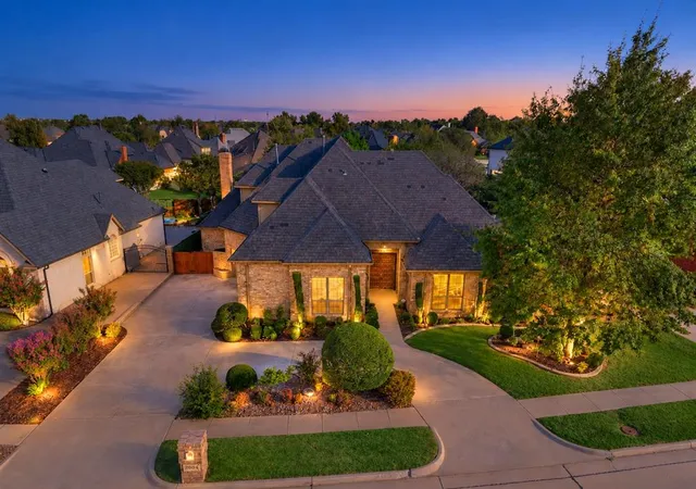 Single family home for sale at 2005 Brookhaven Blvd, Norman, OK 73072 | MLS# 1249673
