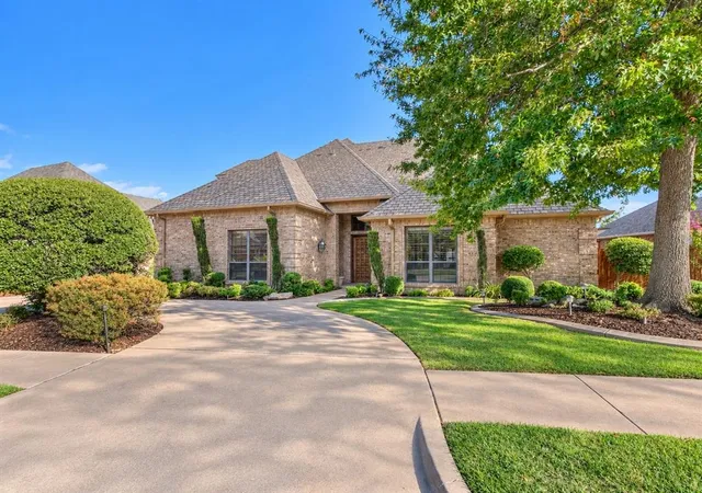 Photo 3 of Single family home for sale at 2005 Brookhaven Blvd, Norman, OK 73072 | MLS# 1249673 | Listing updated on 2026-10-02