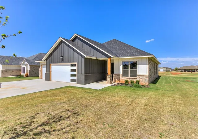 Photo 2 of Single family home for sale at 29771 Jade St, Cashion, OK 73016 | MLS# 1249679 | Listing updated on 2026-09-30