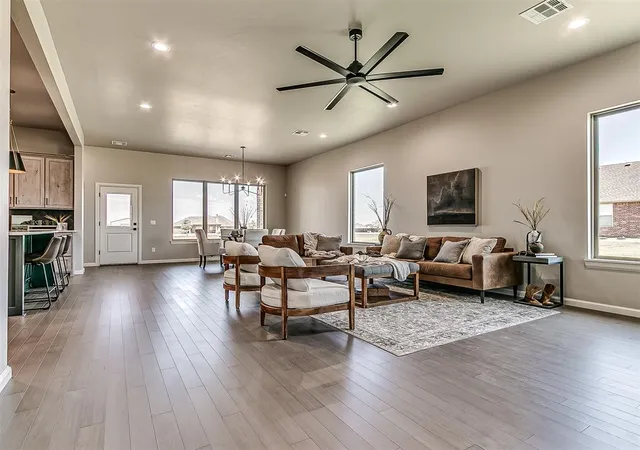 Photo 4 of Single family home for sale at 29771 Jade St, Cashion, OK 73016 | MLS# 1249679 | Listing updated on 2026-09-30