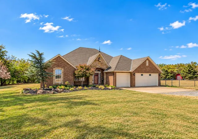 Photo 1 of Single family home for sale at 2805 Ne Edmond Rd, Piedmont, OK 73078 | MLS# 1249680 | Listing updated on 2026-09-23