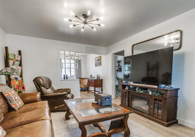 Photo 3 of Single family home for sale at 907 SW 3rd Street, Moore, OK 73160 | MLS# 1249702 | Listing updated on 2026-09-18
