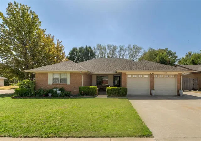 Single family home for sale at 1100 SW 91st Street, Oklahoma City, OK 73139 | MLS# 1249708