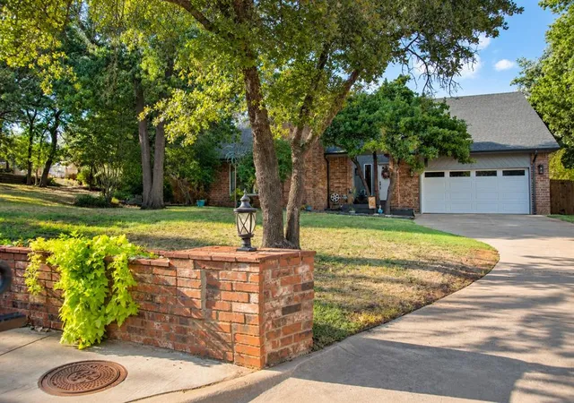 Photo 1 of Single family home for sale at 1705 Canary Ct, Edmond, OK 73034 | MLS# 1249717 | Listing updated on 2026-09-25