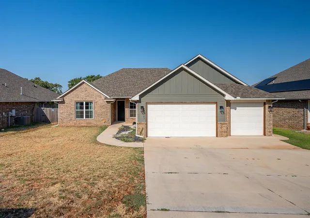 Photo 1 of Single family home for sale at 523 Sw 6th Street, Jones, OK 73049 | MLS# 1249736 | Listing updated on 2026-09-23