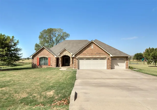 Photo 2 of Sale Pending at 4713 Horizon Blvd, Yukon, OK 73099 | MLS# 1249756 | Listing updated on 2026-09-28