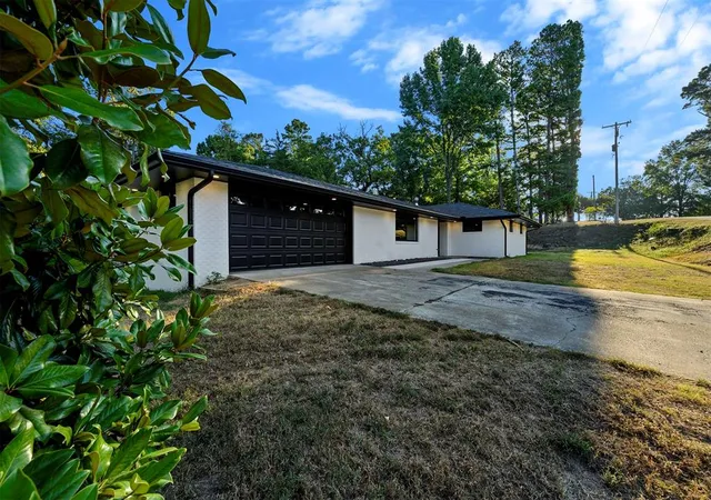 Photo 3 of Single family home for sale at 510 W Adams St, Broken Bow, OK 74728 | MLS# 1249776 | Listing updated on 2026-09-21