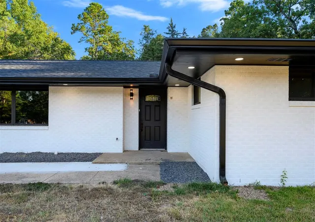 Photo 3 of Single family home for sale at 510 W Adams St, Broken Bow, OK 74728 | MLS# 1249776 | Listing updated on 2026-09-21