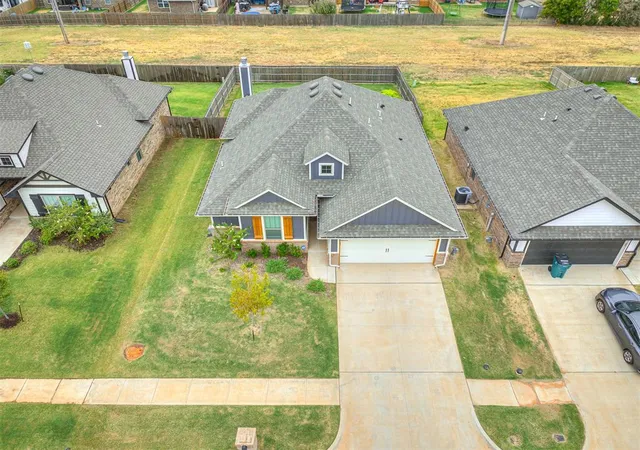 Photo 3 of Single family home for sale at 8733 Poppey Pl, Yukon, OK 73099 | MLS# 1249794 | Listing updated on 2026-10-05