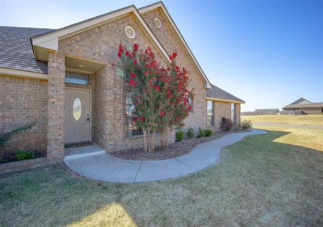 Photo 3 of Sale Pending at 2285 County Rd 1311, Blanchard, OK 73010 | MLS# 1249812 | Listing updated on 2026-09-19