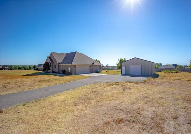 Photo 4 of Sale Pending at 2285 County Rd 1311, Blanchard, OK 73010 | MLS# 1249812 | Listing updated on 2026-09-19