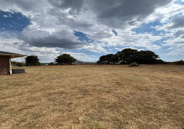 Photo 3 of Single family home for sale at 20100 Se 44th Street, Harrah, OK 73045 | MLS# 1249816 | Listing updated on 2026-09-18