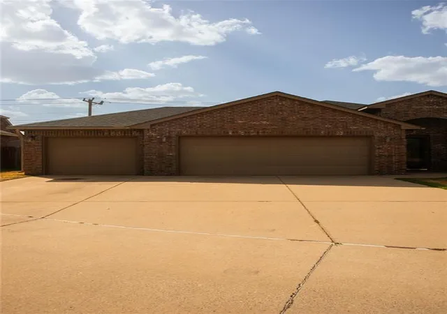 Photo 2 of Single family home for sale at 9705 Allie Hope Ln, Yukon, OK 73099 | MLS# 1249817 | Listing updated on 2026-09-20